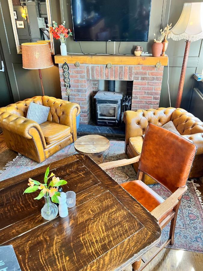 Bed and Breakfast White Hart Alton  Exterior foto